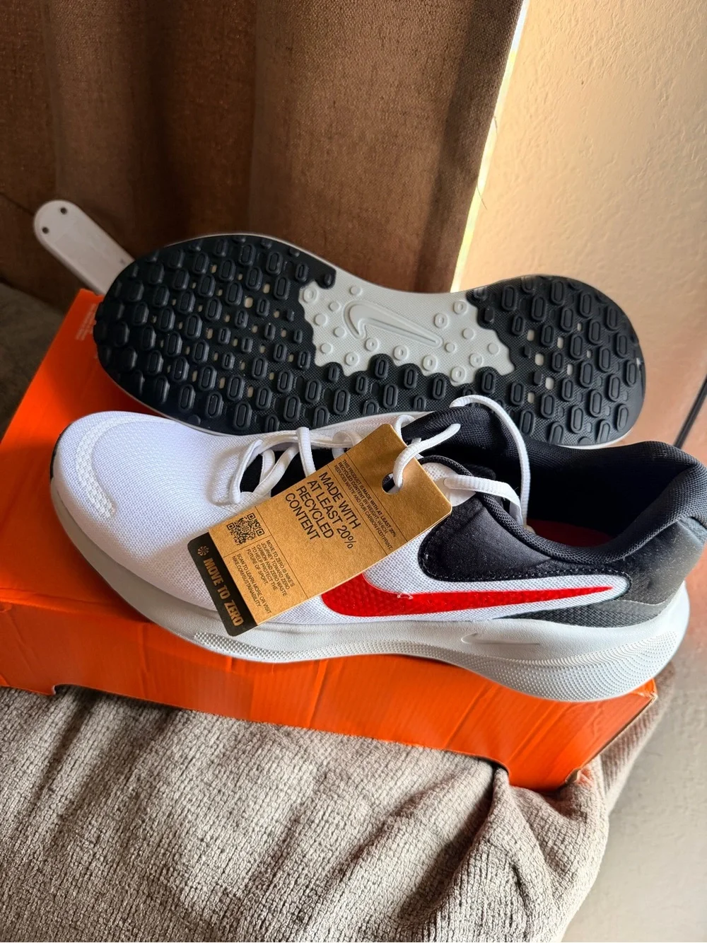 Nike White Black and Red Men's Casual Low-Top Sneakers